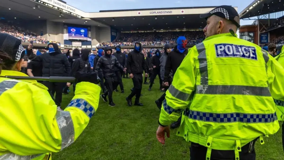 Sanksi Untuk Celtic dan Rangers Akibat Kericuhan Old Firm Sanksi Untuk Celtic dan Rangers Akibat Kericuhan Old Firm