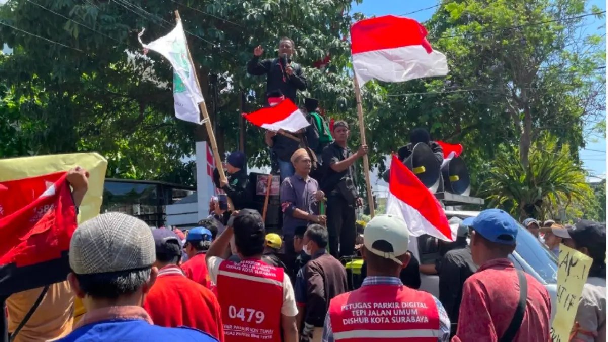 Ratusan Jukir Suarakan Aspirasi di Balai Kota Surabaya