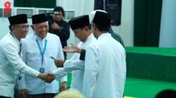 Prabowo Terima Kartu Anggota Nahdlatul Ulama di Muktamar NU