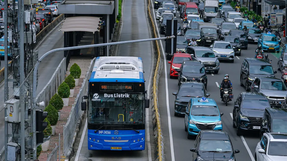 Dampak Aksi Unjuk Rasa terhadap Rute TransJakarta Dampak Aksi Unjuk Rasa terhadap Rute TransJakarta