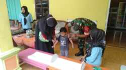 Cegah Stunting Sejak Dini, Babinsa Kelurahan Tlumpu Pendampingi Posyandu Balita