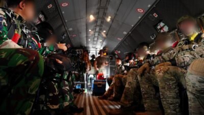 Prajurit SOF TNI dan US Army Sukses Laksanakan Infiltrasi Udara Dalam Latihan Super Garuda Shield 2026 Prajurit SOF TNI dan US Army Sukses Laksanakan Infiltrasi Udara Dalam Latihan Super Garuda Shield 2026