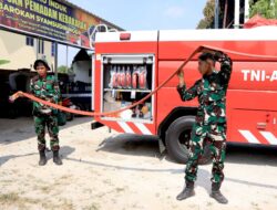 Perkuat Kesiapsiagaan Dalam Menangani Karhutla, Personel Lanud Sjamsudin Noor Asah Kemampuan Operasikan Kendaraan Pemadam Kebakaran