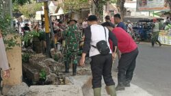 Bentuk Kepedulian Dalam Menjaga Kebersihan, Dandim Probolinggo Pimpin Kerja Bakti Di Pasar Kronong