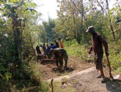 Wujudkan Akses Yang Layak Bagi Masyarakat, Koramil Wonomerto Kerja Bakti Berupa Pelebaran Jalan