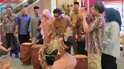 Bamsoet Apresiasi Nikah Massal Bersama Perkumpulan Bumi Alumni UNPAD, Hadirkan Kepedulian Sosial dan Gerakkan Ekonomi Alumni