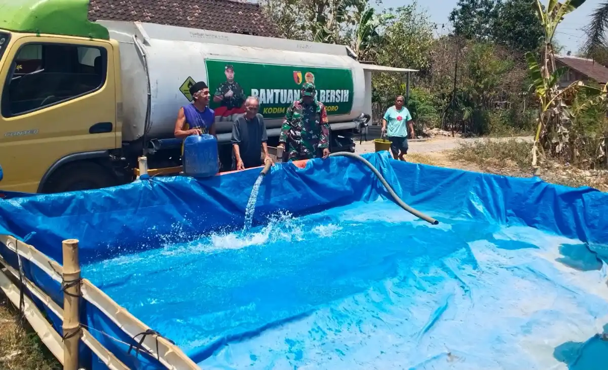 Dalam Waktu Sepekan, Kodim Bojonegoro Salurkan 800 Ribu Liter Air Bersih ke Warga di 34 Desa Terdampak Kekeringan