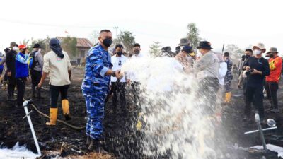 Gunakan Cairan Khusus, Metode Undercooling Dikerahkan; Gubernur, Danlanud, dan Forkopimda Kalsel Bersinergi di Titik Api Atasi Karhutla