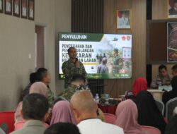 TIM PENYULUH KARHUTLA MABES TNI BERSAMA PASIS DIKREG 56 SESKO TNI EDUKASI MASYARAKAT SAMARINDA SEBERANG PENTINGANYA TENTANG KARHUTLA
