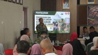 TIM PENYULUH KARHUTLA MABES TNI BERSAMA PASIS DIKREG 56 SESKO TNI EDUKASI MASYARAKAT SAMARINDA SEBERANG PENTINGANYA TENTANG KARHUTLA