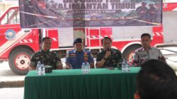 TIM PENYULUH KARHUTLA MABES TNI BERSAMA PASIS DIKREG 56 SESKO TNI TINJAU POSKO DAN LAHAN KEBAKARAN DI SAMARINDA SEBERANG