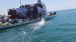 KRI Bawal-875 Salurkan Bantuan Kemanusiaan Bagi Korban Gempa NTT dan Flores