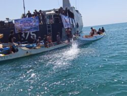 KRI Bawal-875 Salurkan Bantuan Kemanusiaan Bagi Korban Gempa NTT dan Flores