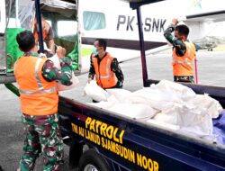 Tiga Ton NaCl Disemai dari Udara, Lanud Sjamsudin Noor Dukung OMC Tekan Karhutla Kalimantan Selatan