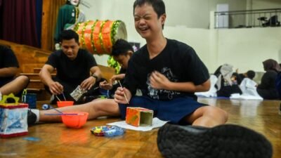 Pelatihan Keterampilan Seni Kriya untuk Siswa SLB