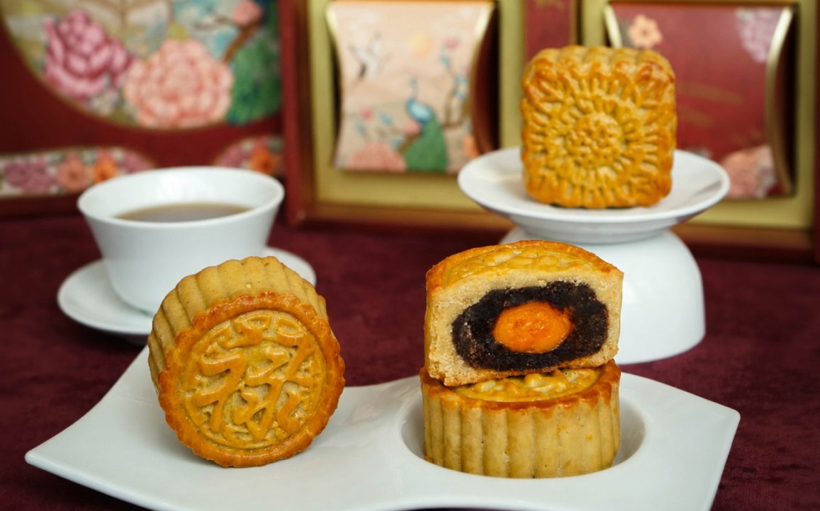 Perayaan Mid-Autumn Festival dengan Mooncake Premium di Holiday Inn Bandung Pasteur