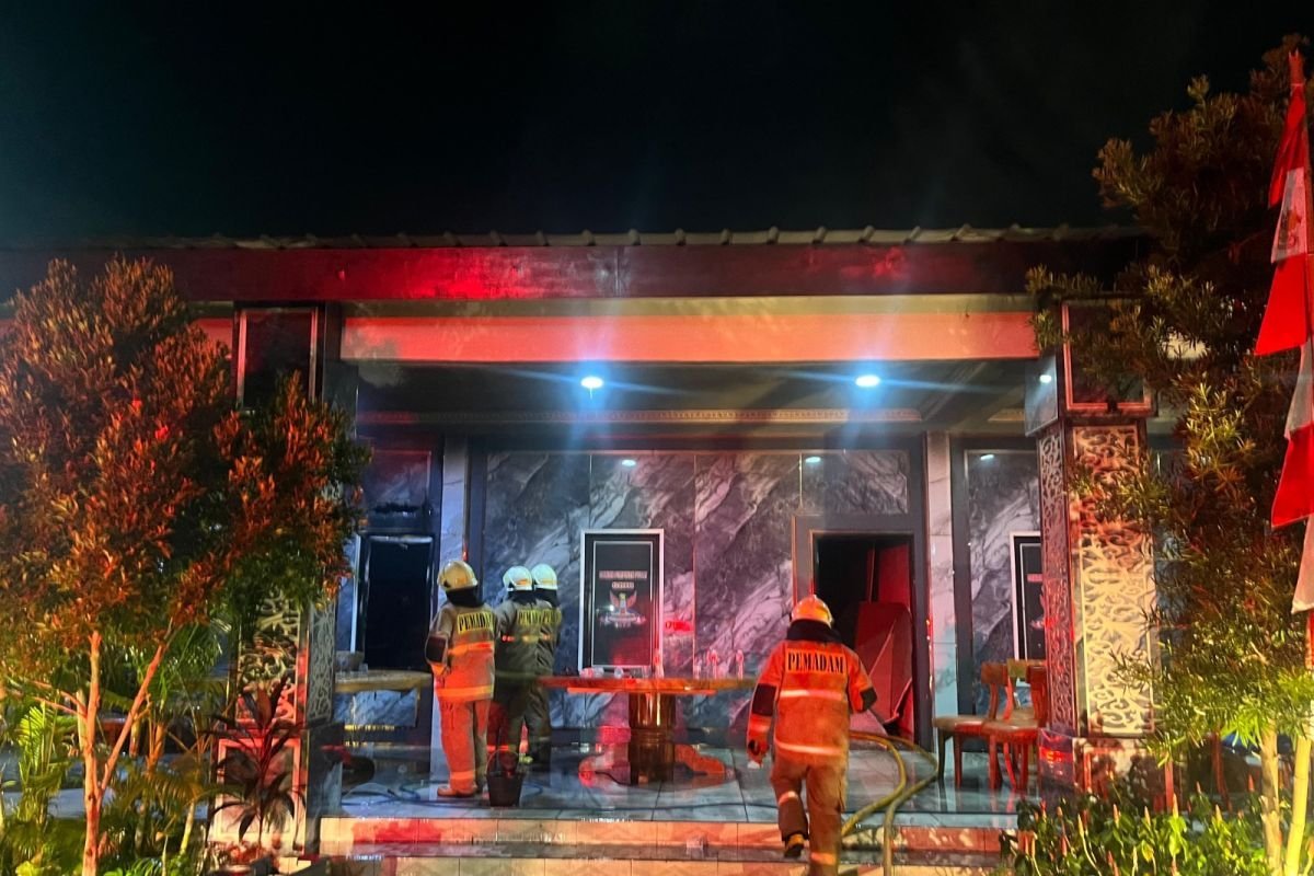 Kebakaran Posko GRIB Jaya di Kebon Jeruk: Penyebab dan Penanganannya