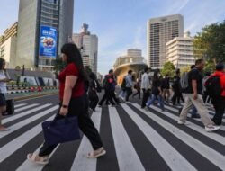 Tantangan Ekonomi Indonesia: Daya Beli yang Menurun