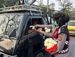 Aksi Polwan Polda Sumsel untuk Mengurangi Dampak Karhutla