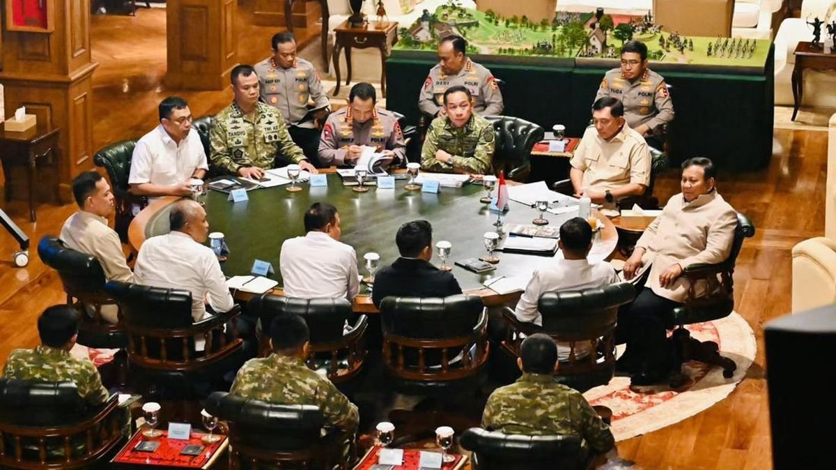 Pertemuan Prabowo dengan Panglima TNI dan Kapolri Terkait Kebakaran Hutan