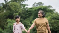 Kebiasaan Kecil Kakek-Nenek yang Membuat Cucu Antusias untuk Berkunjung
