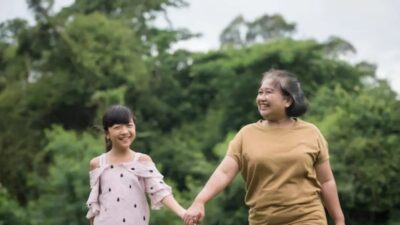 Kebiasaan Kecil Kakek-Nenek yang Membuat Cucu Antusias untuk Berkunjung