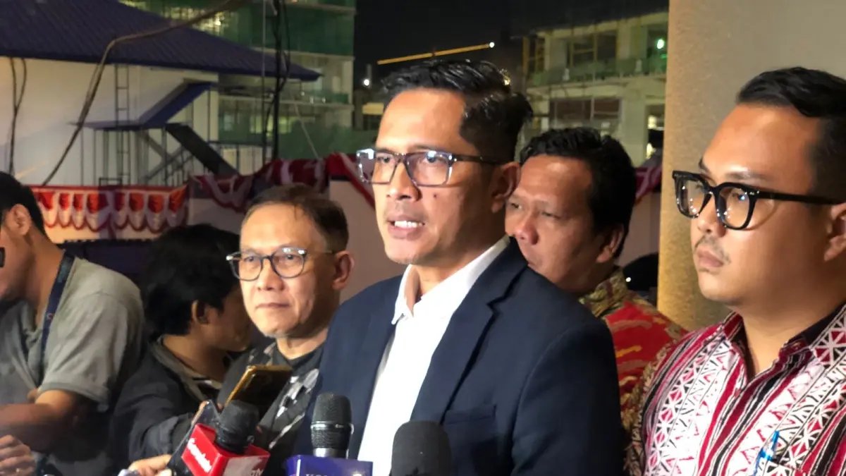 Pemeriksaan Sepanjang 10 Jam: 50 Pertanyaan untuk Febrie Adriansyah Pemeriksaan Sepanjang 10 Jam: 50 Pertanyaan untuk Febrie Adriansyah