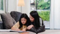 Mengasuh Anak Pantang Menyerah: Enam Strategi Parenting yang Efektif