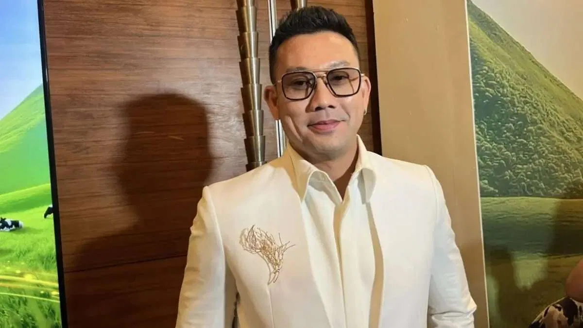 Denny Sumargo Tertahan di Surabaya Akibat Debu Vulkanik