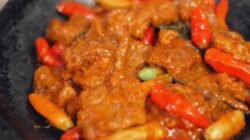 Membuat Sambal Krecek yang Lezat dan Empuk
