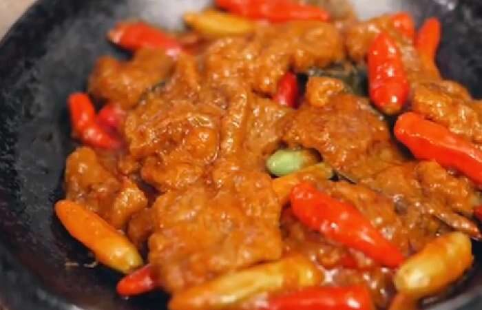 Membuat Sambal Krecek yang Lezat dan Empuk