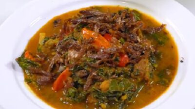 Nikmati Hidangan Sayur Daun Singkong Ikan Teri di Rumah