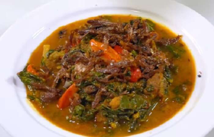 Nikmati Hidangan Sayur Daun Singkong Ikan Teri di Rumah