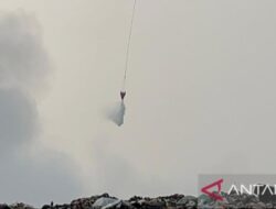 Pemadaman Kebakaran TPA Galuga di Bogor Melalui Udara