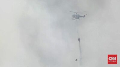 Kebakaran di TPA Galuga Bogor: Upaya Pemadaman dengan Helikopter