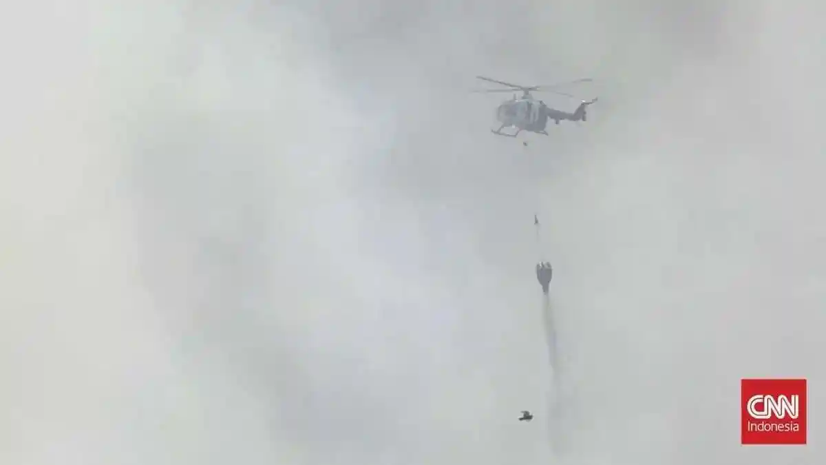 Kebakaran di TPA Galuga Bogor: Upaya Pemadaman dengan Helikopter
