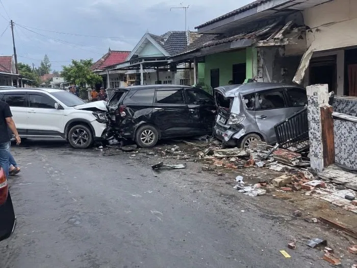 Kecelakaan Beruntun di Jalan Jamin Ginting Mengakibatkan Kerusakan Besar