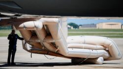 Insiden Perosotan Darurat Pesawat Air Force One Trump
