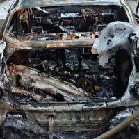 Kecelakaan Mobil Listrik Menghasilkan Kebakaran di Palmerah