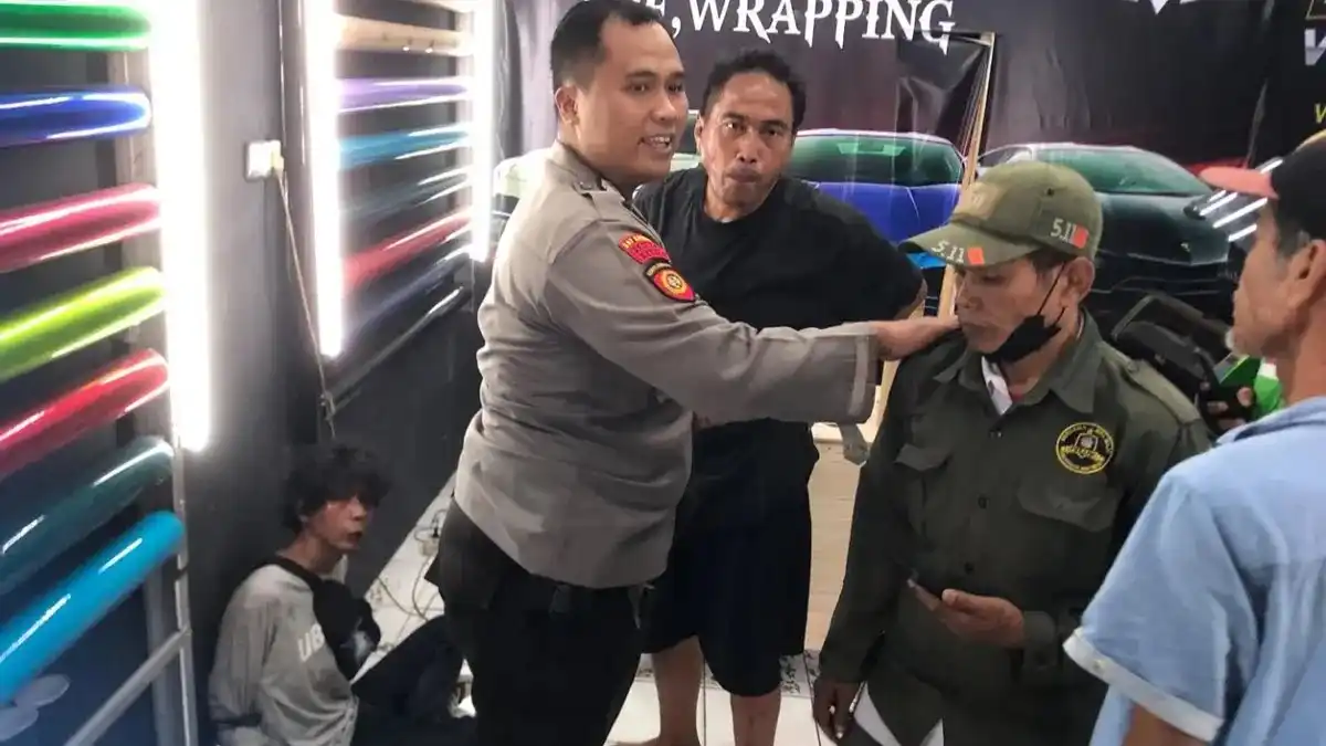 Pelaku Pencurian Motor Dihajar Massa setelah Dikejar Korban di Cipayung