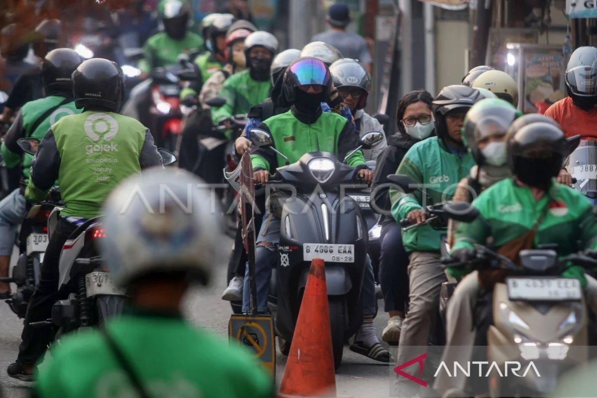 Dinamika Status Kerja Pengemudi Ojek Online: Menyimak Aspirasi Beragam