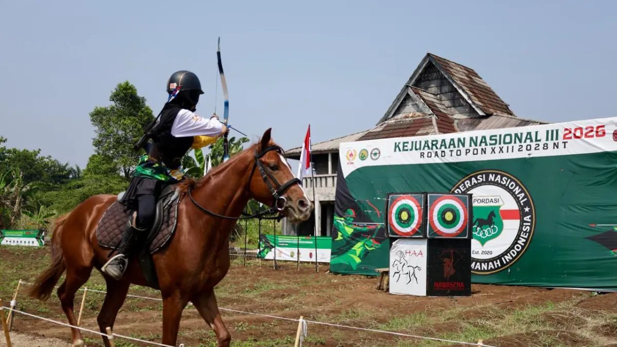 Pembukaan Kejuaraan Nasional Berkuda Memanah di Bogor