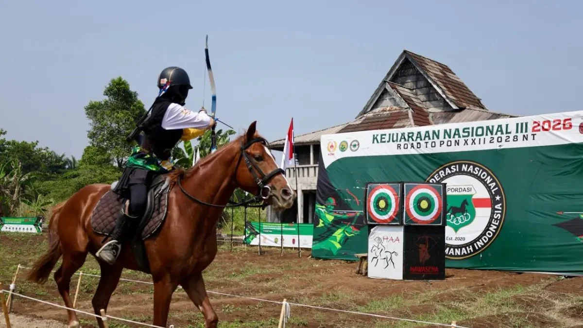 Pembukaan Kejuaraan Nasional Berkuda Memanah di Bogor