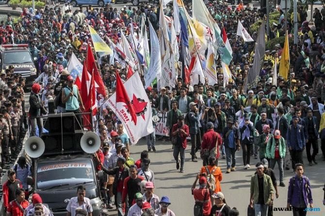 Demonstrasi Buruh di Jakarta: Polda Metro Jaya Melakukan Rekayasa Lalu Lintas Demonstrasi Buruh di Jakarta: Polda Metro Jaya Melakukan Rekayasa Lalu Lintas