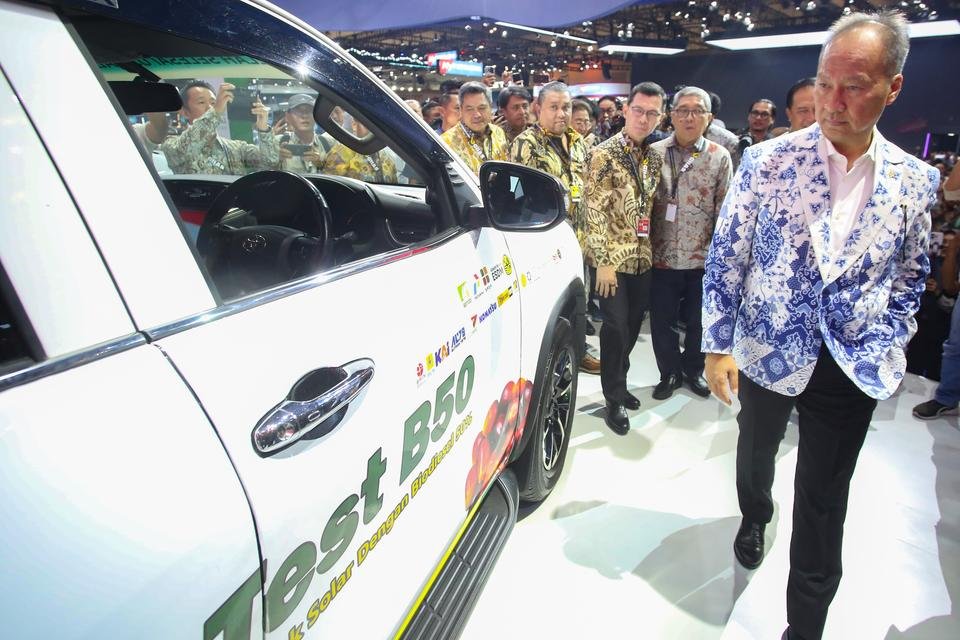 Tantangan Terkini dan Strategi Perindustrian Indonesia Tantangan Terkini dan Strategi Perindustrian Indonesia