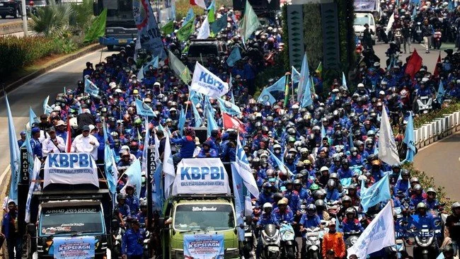 Aksi Buruh di Thamrin Berakhir Tertib Setelah Orasi