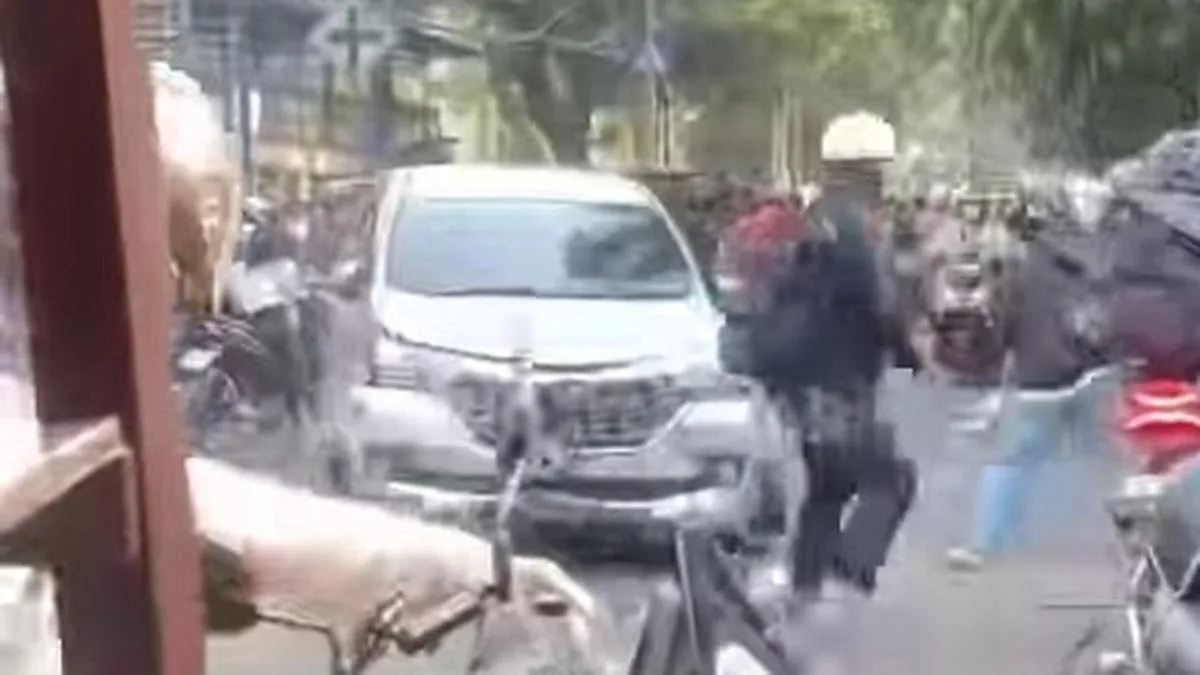 Kecelakaan Tragis di Kembangan: Mobil Meluncur ke Trotoar dan Terjadi Tabrak Lari