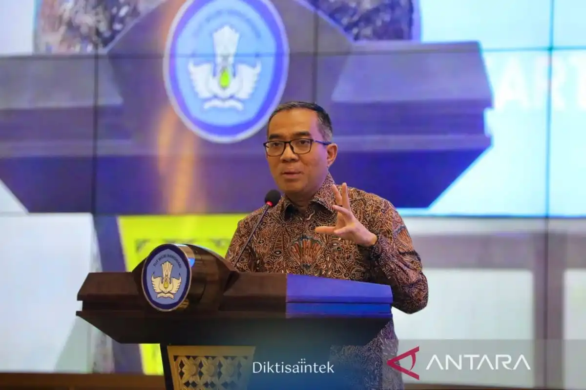 Tiga Pilar Pengelolaan Lahan Gambut yang Berkelanjutan Tiga Pilar Pengelolaan Lahan Gambut yang Berkelanjutan