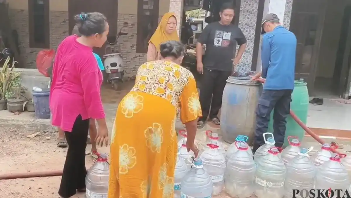 Krisis Air Bersih di Tangerang: Warga Tempuh Jarak Jauh