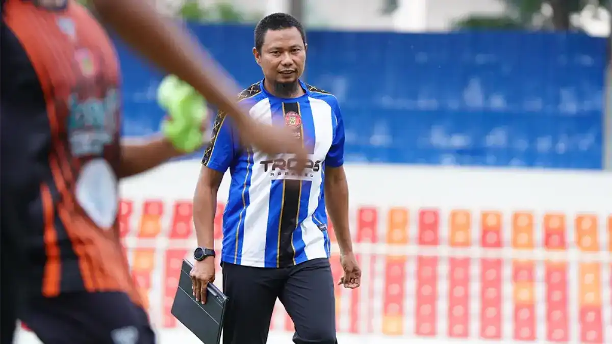 Pelatih Baru Persiraja Memimpin Latihan Pertama